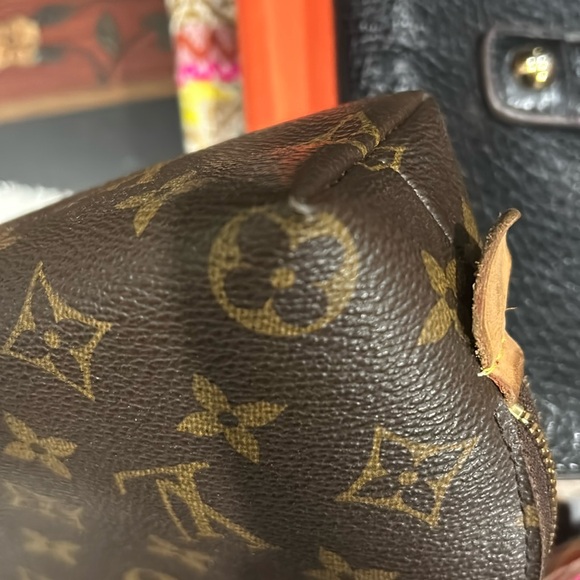 Louis Vuitton cosmetic bag. No box or dust bag. Guaranteed authentic. - Picture 9 of 9